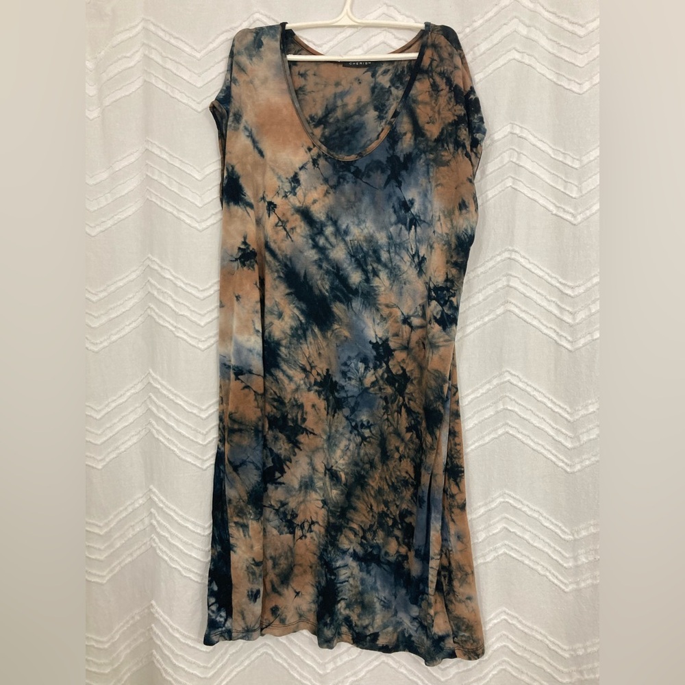 Tye dye t-shirt dress. No size tag, could fit medium or large